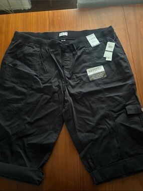Women’s Black Cargo Shorts - Casual Utility Style